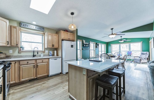 Spicer Cabin | Cozy Family Cabin with beautiful beach and plenty of areas to relax