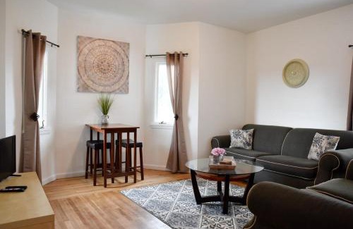 Pittsburgh House | Cozy & Family Friendly Pittsburgh Home Sleeps 6