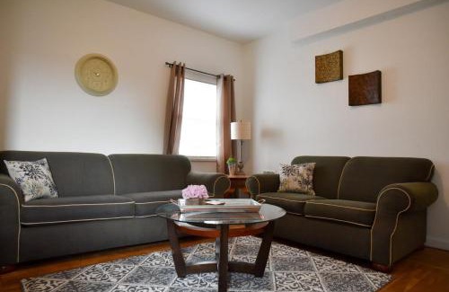 Pittsburgh House | Cozy & Family Friendly Pittsburgh Home Sleeps 6