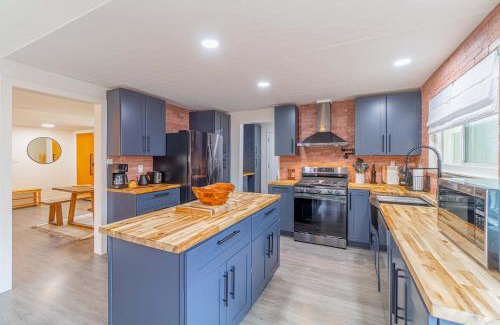 Sparks House | Cozy Family Haven in Sparks - Pet Friendly - Fenced Yard