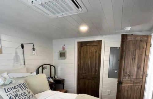 South Carolina Lowcountry House | Cozy Front Beach One Bedroom Cottage