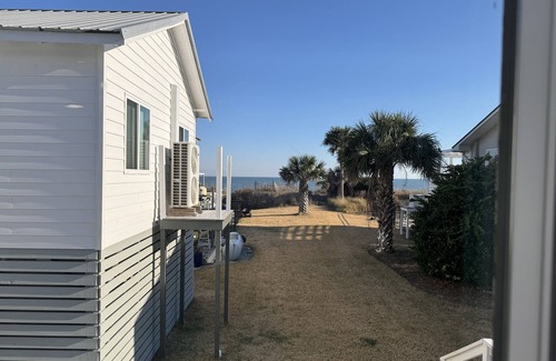 South Carolina Lowcountry House | Cozy Front Beach One Bedroom Cottage