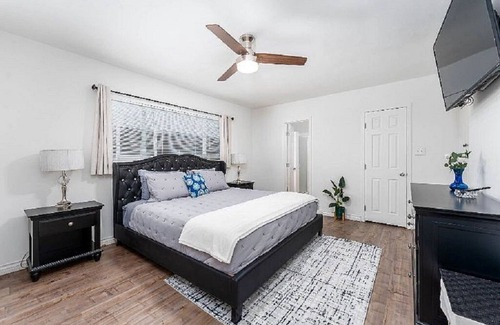 Inglewood Apartment | Cozy, fully furnished 2+2, with huge balcony, So-Fi, Forum, Intuit Dome & more!