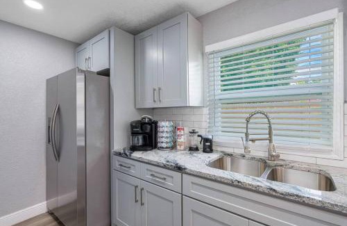 Largo House | Cozy & Fully Renovated FREE Heated Pool Home!