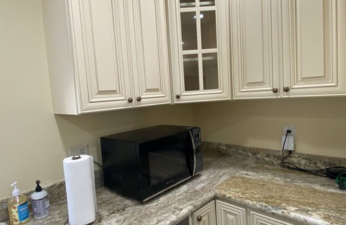 Broadmoor House | Cozy Garden Home on Private Street