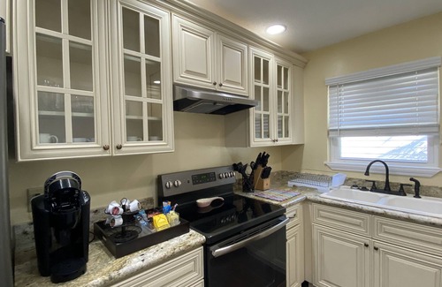 Broadmoor House | Cozy Garden Home on Private Street