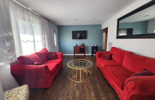 Madison House | Cozy Getaway- 20 min to Downtown Nashville