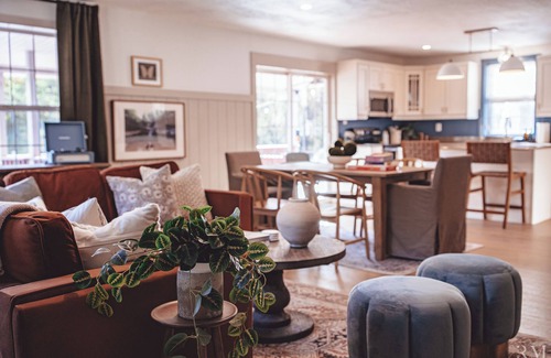 Rockbridge Cottage | Cozy Getaway: Location, Dogs Stay Free, Fenced Yard, Fishing Pond