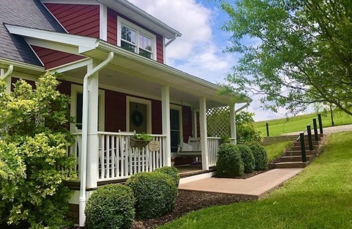 Dundee Cabin | Cozy Getaway on a quiet road,10 minutes to Walnutcreek and Berlin! #hottub