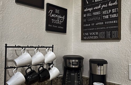 Bearss Plaza House | Cozy Getaway Pet Friendly 10 mins Busch Gardens/Adventure Island