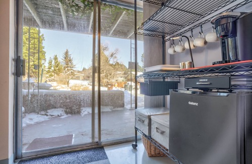 Village Seven Apartment | Cozy Ground Floor | Pet Friendly | Work Space