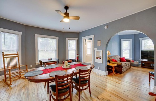 Hart House | Cozy Hart Getaway with Fire Pit Less Than 1 Mi to Lake!