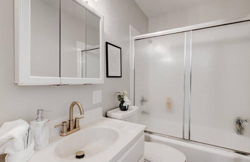 Henderson House | Cozy Henderson House Close to Downtown Henderson