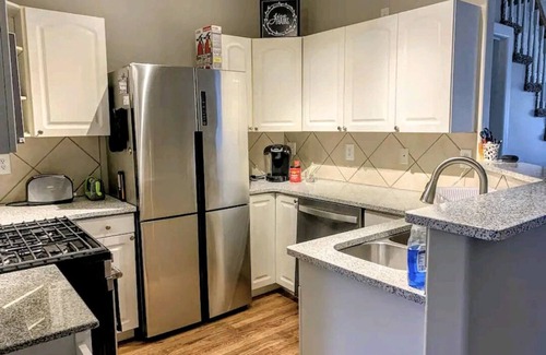 Benson House | Cozy hideaway in the HEART of Benson I Mins from DT