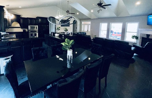 Royal House | Cozy hideaway on 3 acres! Close to Lakes! Hot Tub~Pool~Bunk/Game Room