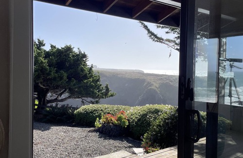 Mendocino Apartment | Cozy hideaway on the edge of the bluff overlooking the ocean