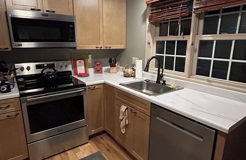 The Galena Territory Cottage | Cozy Hideaway with 3 Season Lake View