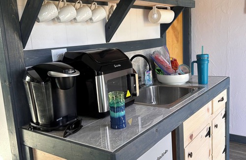 Miramonte House | Cozy hilltop retreat with stunning 360 degree mountain views!