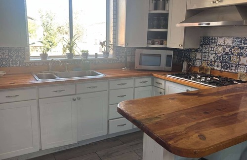 Sabinas Hidalgo House | Cozy Hispanic Guest House "Casa Las Margaritas"