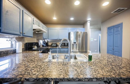 South Christy House | Cozy Home 3BD/2.5BA Spacious & Relaxing Vegas Getaway Sleeps 8