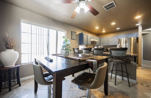 South Christy House | Cozy Home 3BD/2.5BA Spacious & Relaxing Vegas Getaway Sleeps 8