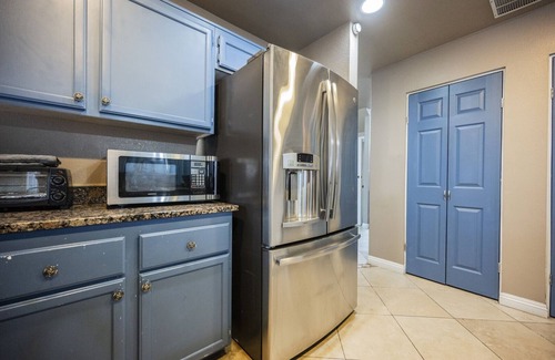 South Christy House | Cozy Home 3BD/2.5BA Spacious & Relaxing Vegas Getaway Sleeps 8