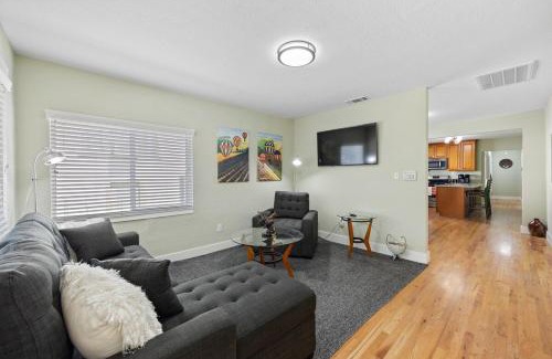 North Oak Park House | Cozy Home 7 minutes Walk to UC Davis Sacramento