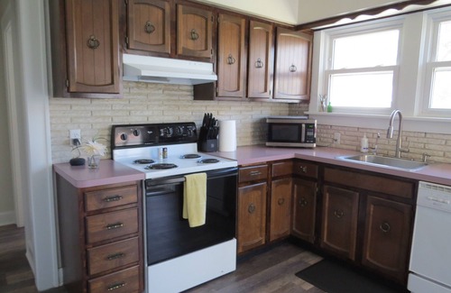 Vermilion House | Cozy Home in Harbortown Districtnminutes from local shopping and restaurants