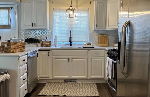 Mount Pleasant House | Cozy Home in Providence