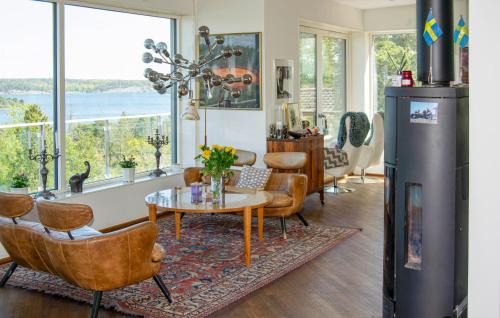 Saltsjobaden House | Cozy Home In Saltsjöbaden With Sauna