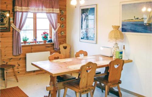 Slite House | Cozy Home In Slite With Kitchen