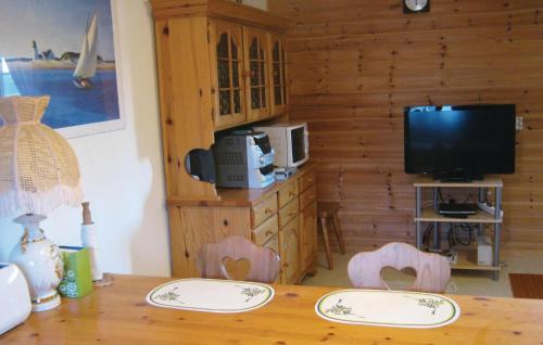 Slite House | Cozy Home In Slite With Kitchen