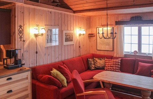 Atra House | Cozy home in Tuddal with kitchen