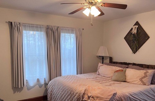 Little Switzerland House | Cozy home just off the Blue Ridge Parkway in Little Switzerland