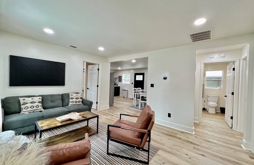 Sumter House | Cozy Home Minute From Downtown