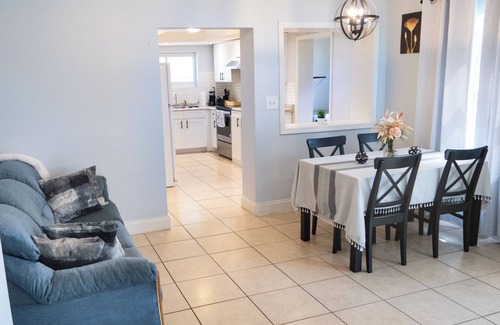 Sulphur Springs House | Cozy Home near Busch Gardens/Adventure Island/USF