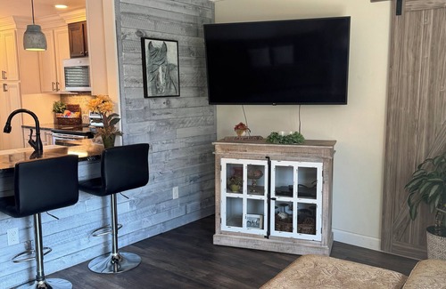 Seymour House | Cozy Home Near The Smokey MTNS & DTW Knoxville. Fall Discounts-130 a night