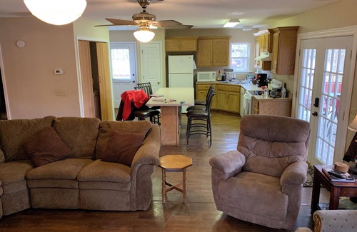 Lone Rock House | Cozy home nestled right on the White River boat ramp/great fishing.