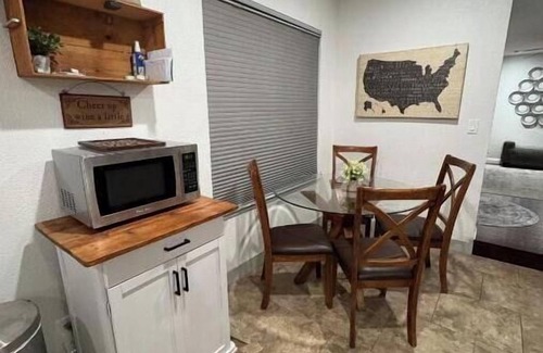 Sacramento House | Cozy home w/pool near Sacramento State and 15 minutes to downtown