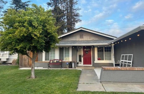 Sacramento House | Cozy home w/pool near Sacramento State and 15 minutes to downtown