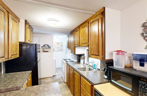 Manning House | Cozy home with lake views and screened patio - come enjoy the outdoors!