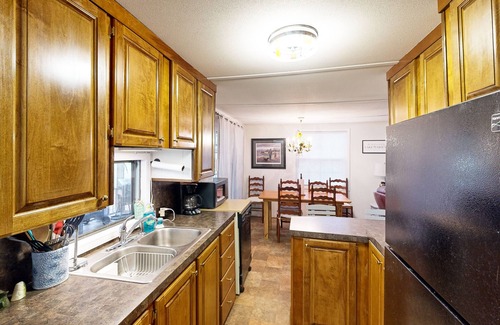 Manning House | Cozy home with lake views and screened patio - come enjoy the outdoors!