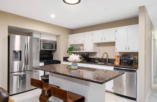 Elk Grove House | Cozy home with pool table