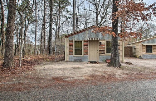 Piney Apartment | Cozy Hot Springs Studio with Boat Ramp Access!