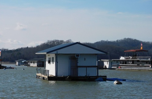 New Tazewell Boat Rental | Cozy house boat in enchanting New Tazewell on Norris Lake with AC, WiFi