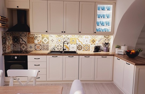 Naousa House | Cozy house in the cosmopolitan center of Naousa with breathtaking sunset view.