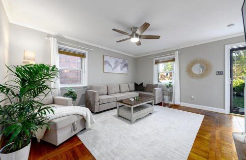 Arlington Heights Villa | Cozy House, Pool Table and Parking, Mins to DC