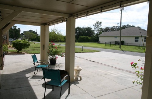 Howey-in-the-Hills Apartment | Cozy Howey-in-the-Hills apartment, just 45 minutes to Disney World attractions!