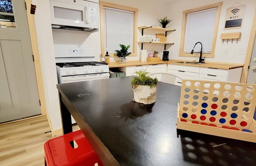 Des Moines House | Cozy Iowa Fairgrounds Bungalow. Vintage Camper. Game Shed. Large Fenced Yard!