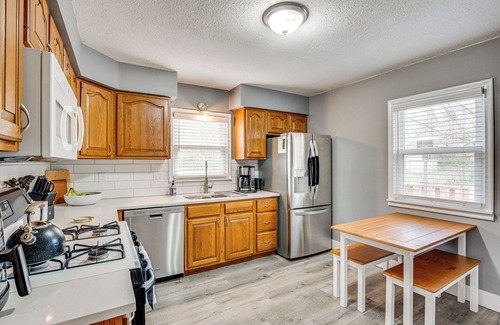 Kansas City House | Cozy Kansas City Home - 3 Mi to Worlds of Fun!